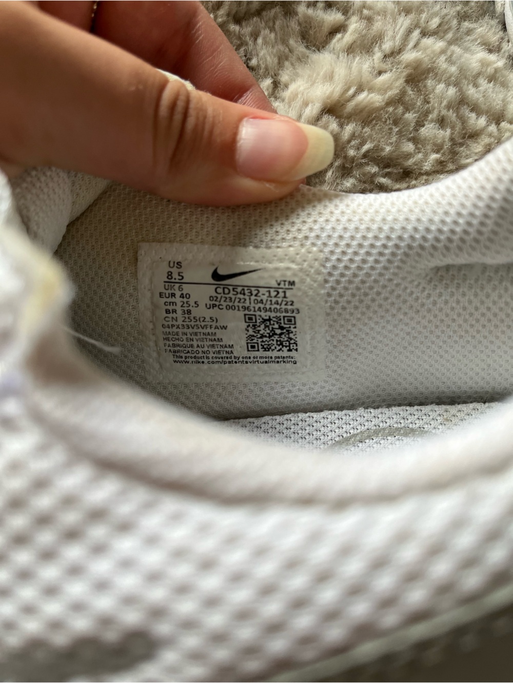 Nike Women’s White Low-Top Athletic Sneakers - Picture 4 of 4